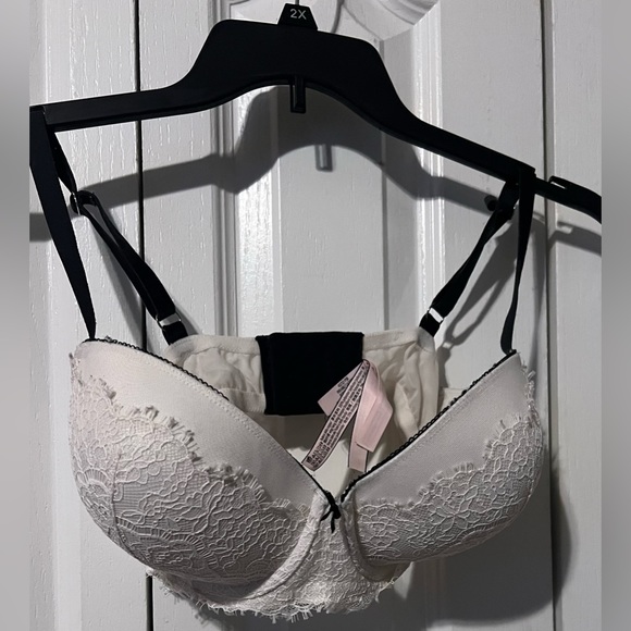 2 Victoria Secret bras 36DD - Picture 2 of 7